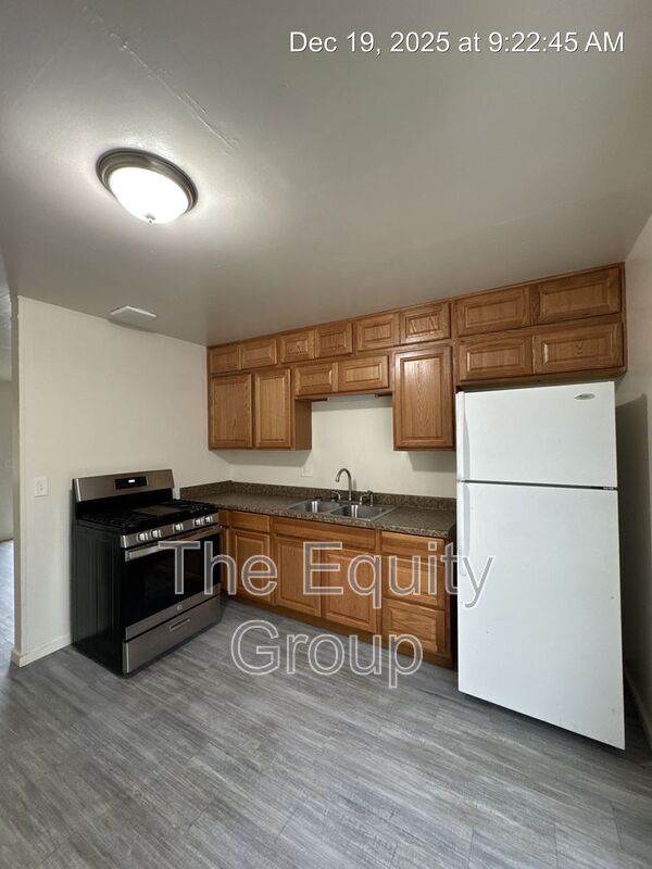 Building Photo - 399 S Valencia Blvd