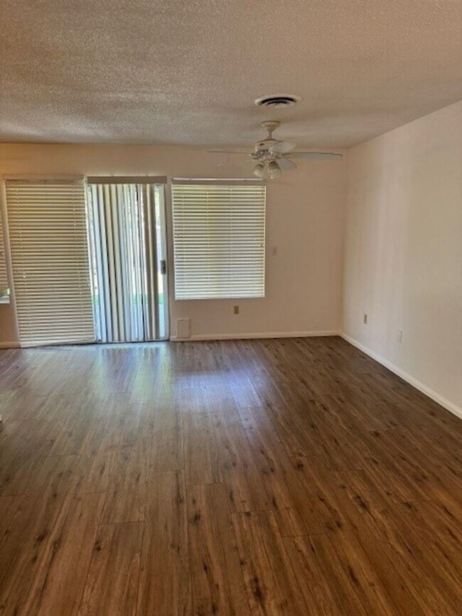 Building Photo - 3408 Kapral Way