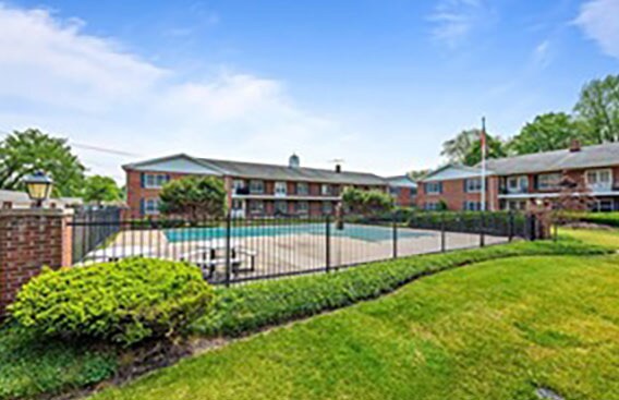 Building Photo - 2818 Dundee Rd