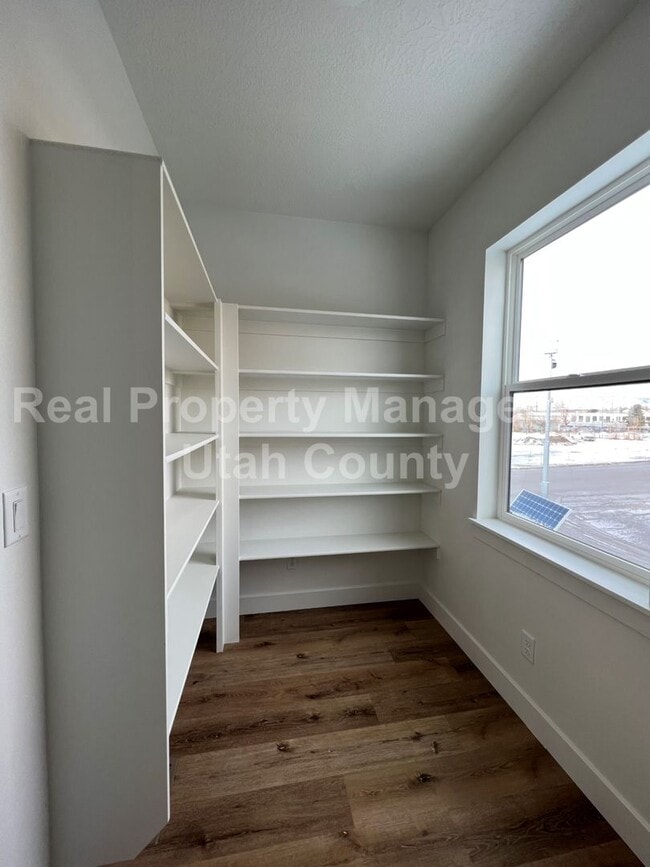 Building Photo - Big Townhome in American Fork