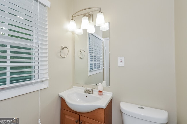 Building Photo - 464 Pinecrest Dr