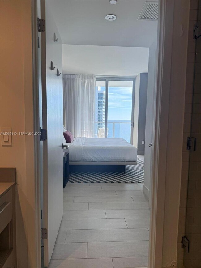 Building Photo - 4010 S Ocean Dr