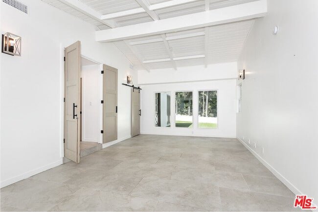 Building Photo - 16733 Oak View Dr