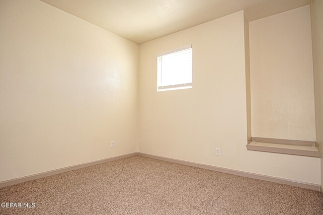 Building Photo - 7825 Enchanted View Dr