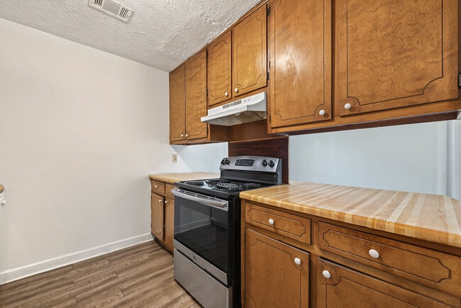 Building Photo - 2501 Riverchase Crossing NE