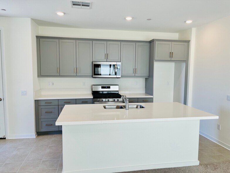 Building Photo - 27019 Evening Sky Plz