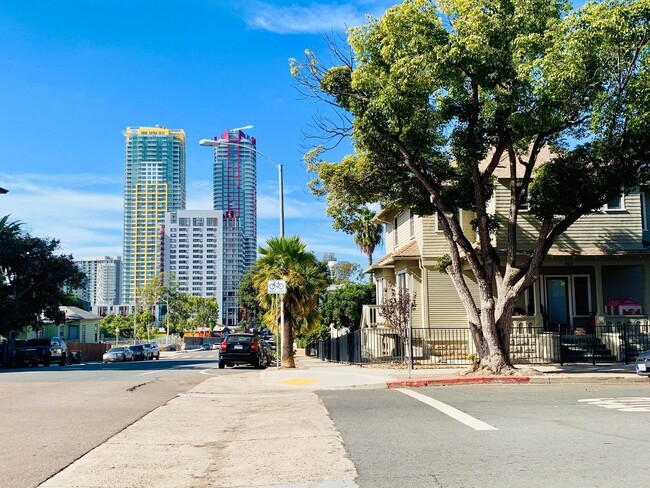 Primary Photo - STUDIO RIGHT OUTSIDE OF DOWNTOWN! $1,495/m...