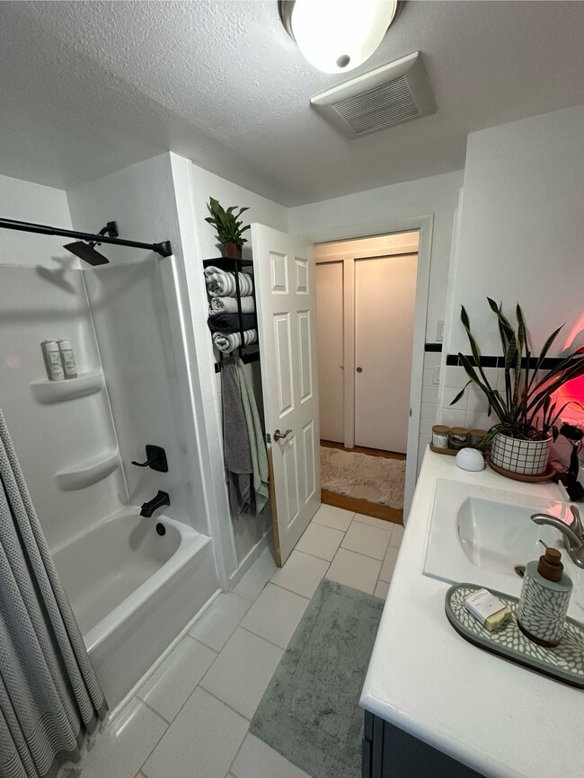 Building Photo - 4945A S Lake Dr