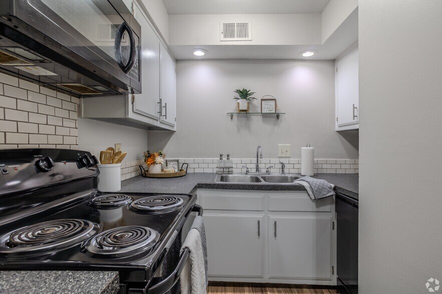 Building Photo - Somerford Square Apartments