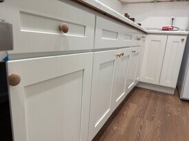 Building Photo - 762 1/2 N Ridgewood Pl