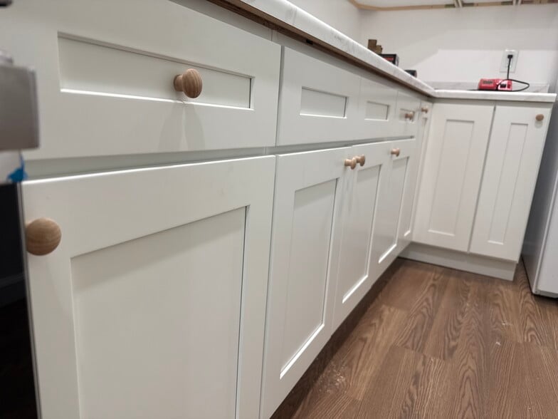 Building Photo - 762 1/2 N Ridgewood Pl