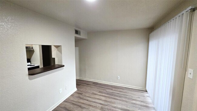 Building Photo - 8100 Creekbend Dr