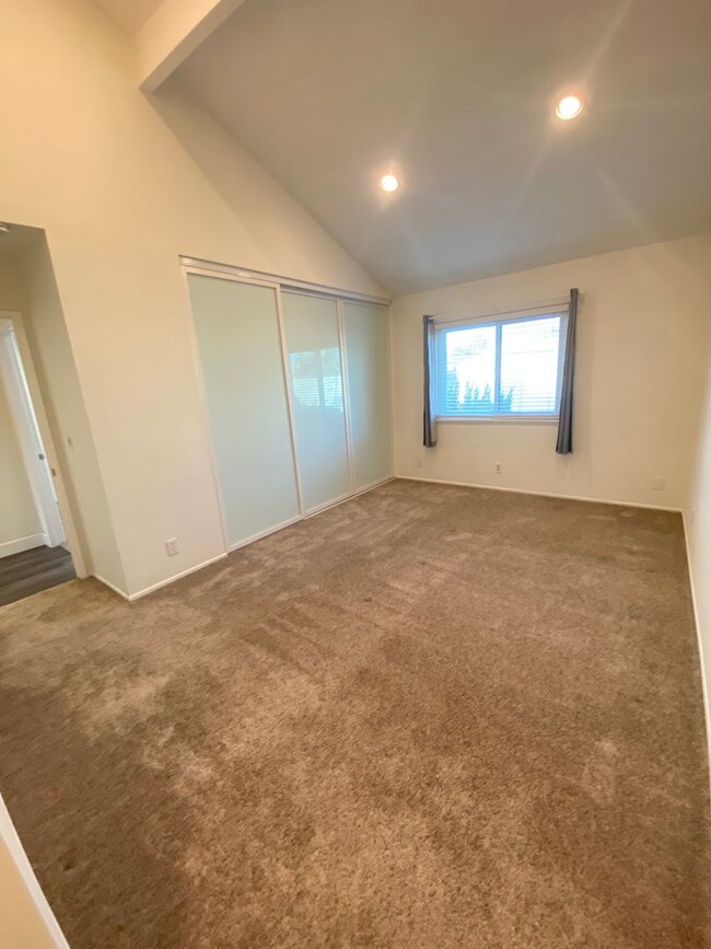 Building Photo - Two Bedroom Luxury Lakewood Condo For Rent!