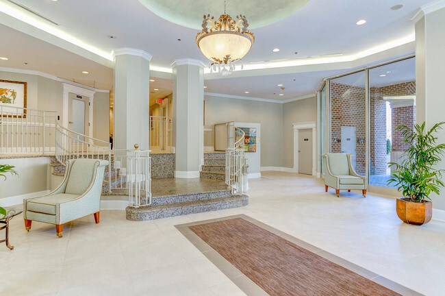 Building Photo - 1050 N Stuart St