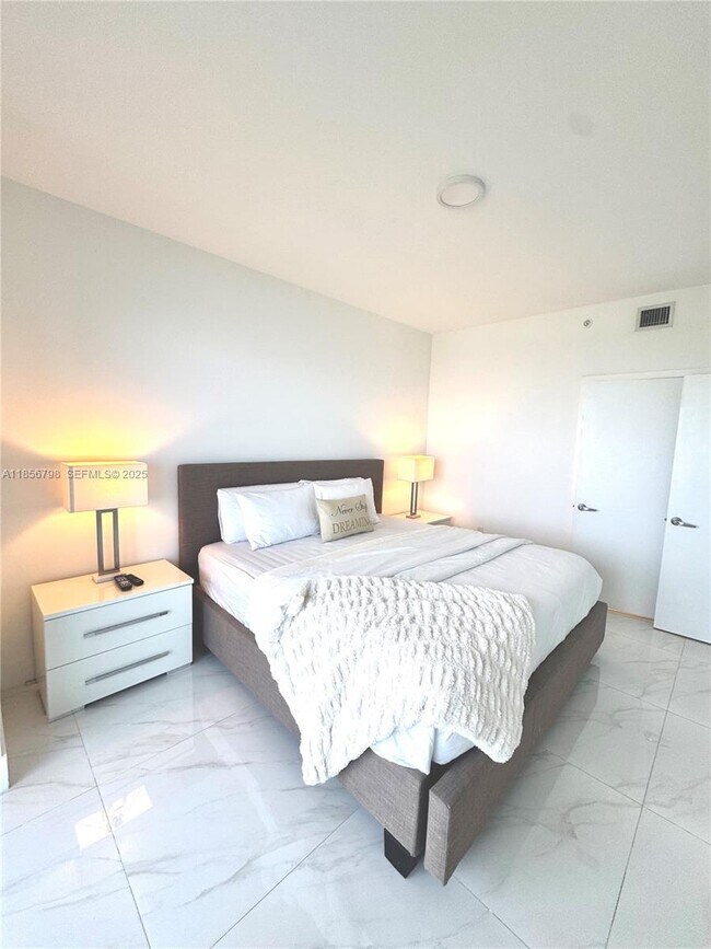 Building Photo - 16385 Biscayne Blvd