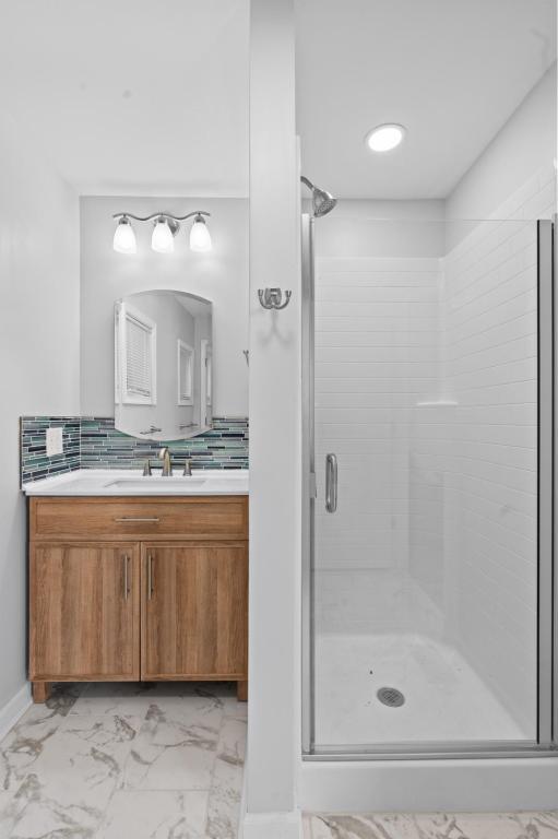 Building Photo - 1009 Lindsay St