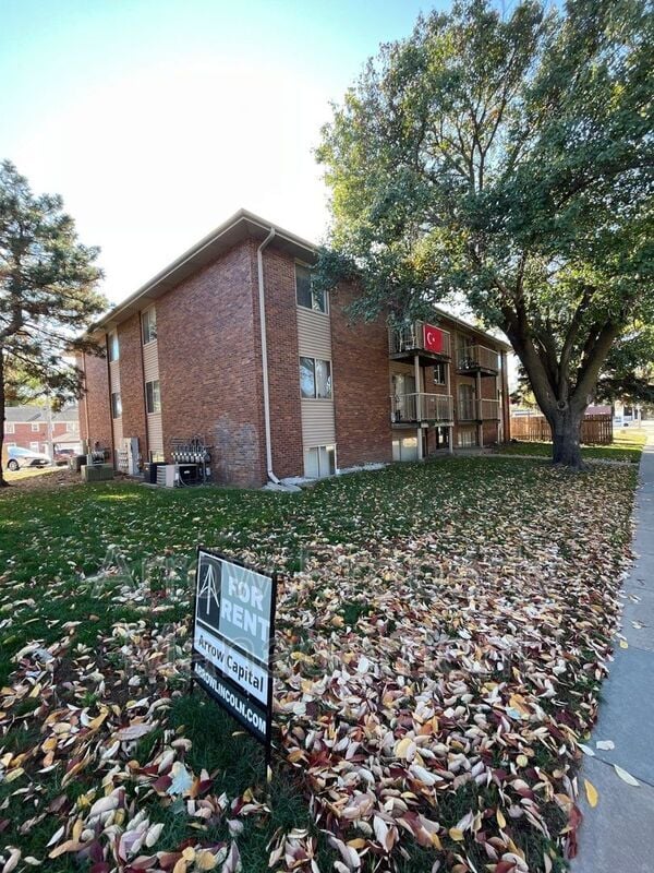 Building Photo - 3331 Holdrege St
