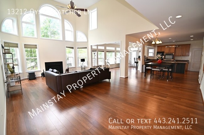 Building Photo - Immaculate 5 Bedroom SFH W/ Private Deck &...