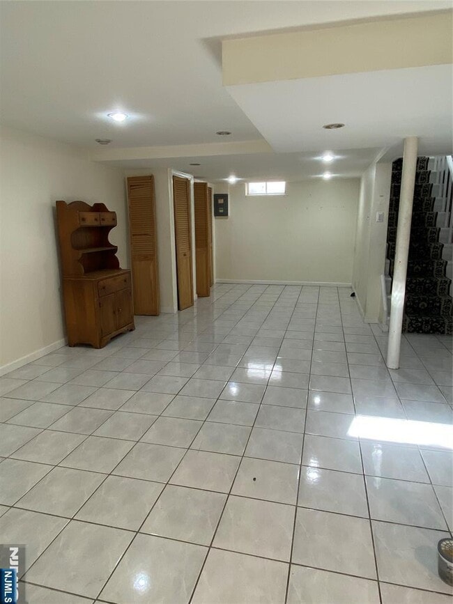 Building Photo - 139 Phelps Ave