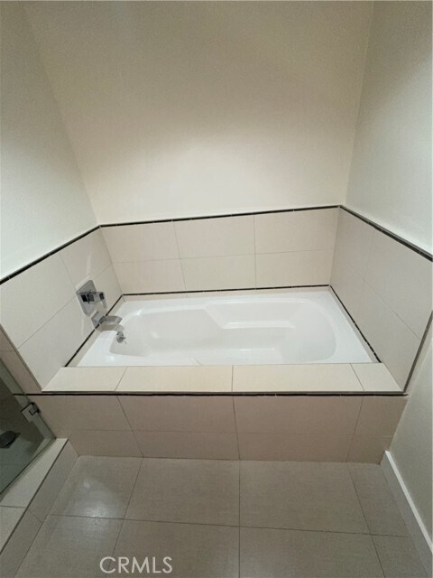 Building Photo - 600 Ridgeley Dr