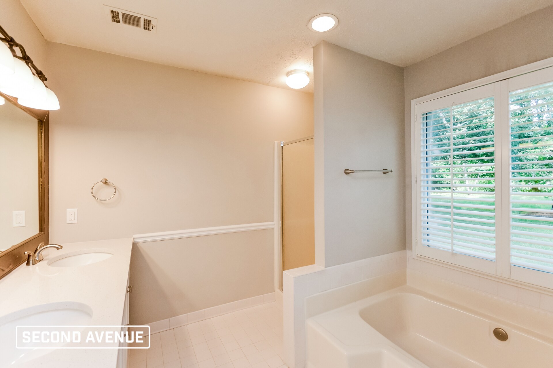 Building Photo - 4830 Thornwood Dr