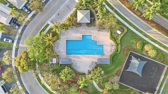 Building Photo - 2066 Madeira Dr