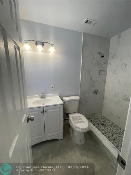 Building Photo - 780 NE 46th Ct