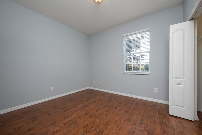 Building Photo - 2 Bedroom /2.5 bathrooms Town House. Just few minutes from Medical City.