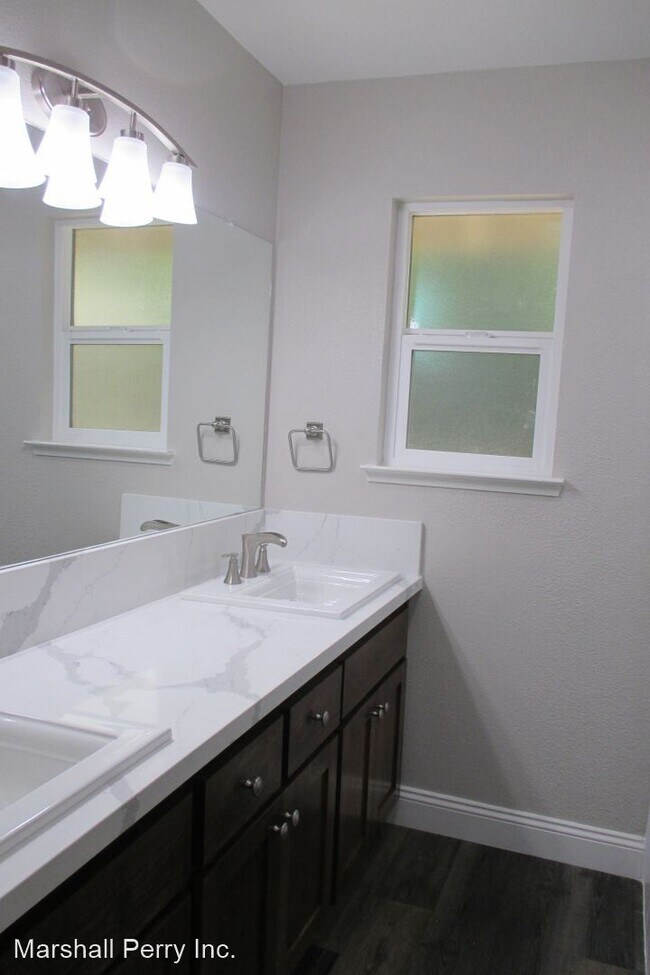 Building Photo - 4 br, 2 bath House - 2307 Crestview Dr.