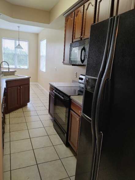 Building Photo - 9441 Myrtle Creek Ln