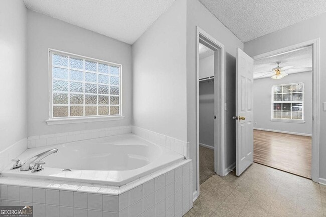 Building Photo - 401 Maggie Way