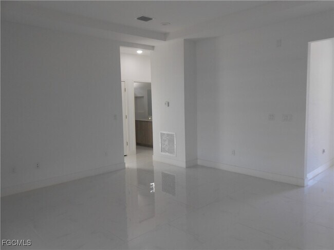 Building Photo - 6033 Kumquat Cir