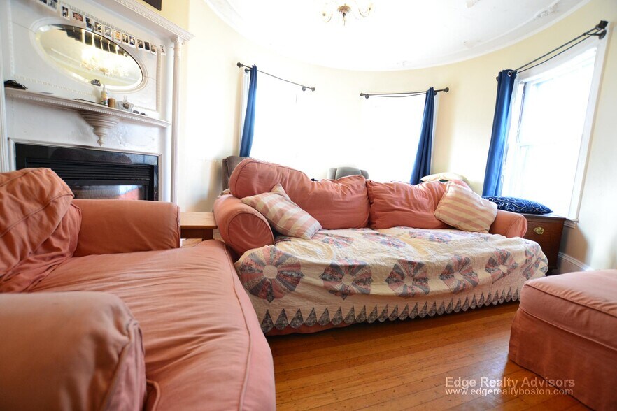 Building Photo - 27 Bennett St