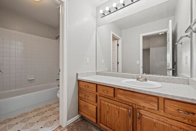 Building Photo - 2258 S Gibralter Way