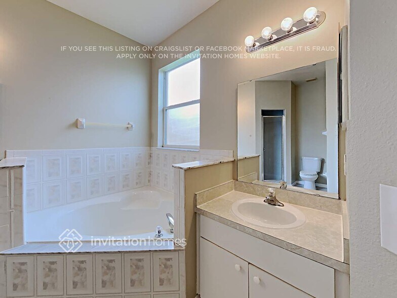 Building Photo - 709 Modena St