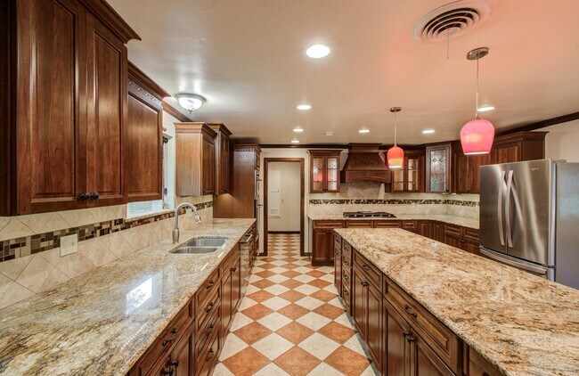 Building Photo - 1722 Front St