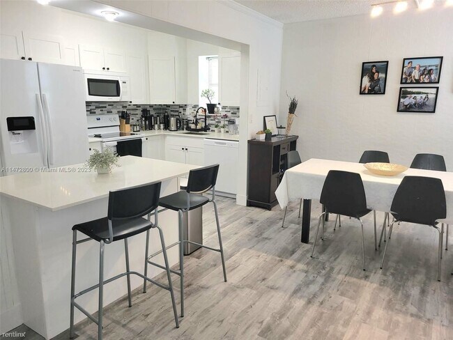 Building Photo - 3 br, 2 bath House - 20350 W Country Club ...