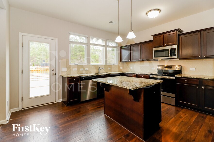 Building Photo - 104 Breeders Ct