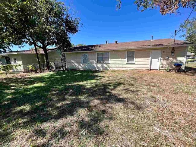 Building Photo - 1425 Harris Ln