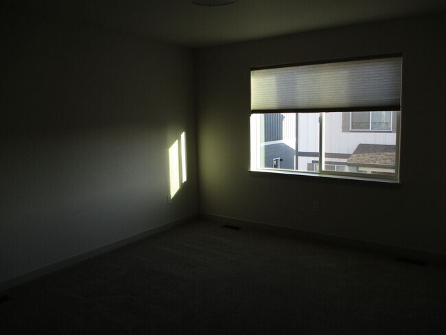 Building Photo - Newer Construction Berthoud Property