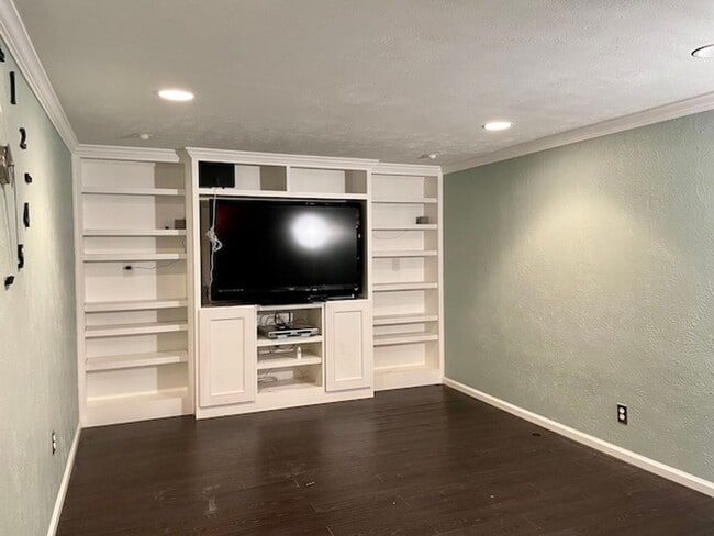 Building Photo - Amazing Littleton Bungalow