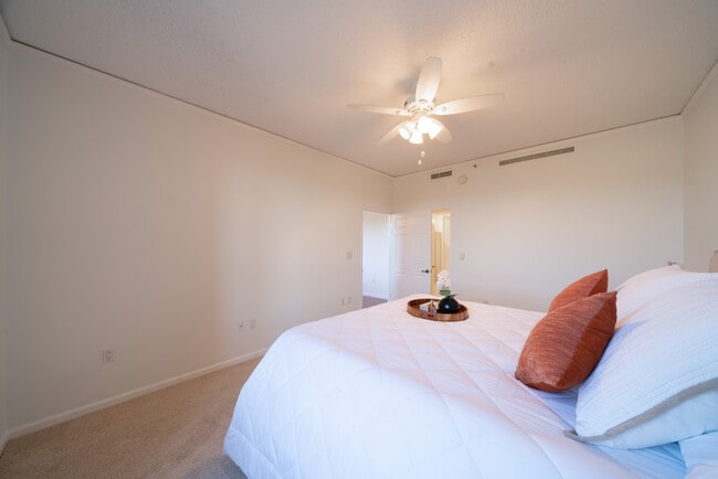 Building Photo - 1 Towers Park Ln