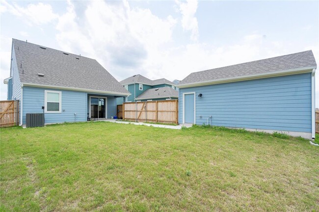 Building Photo - 301 Elm Br Trl