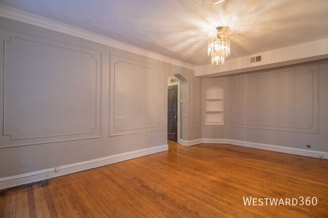 Building Photo - 7839 S Kingston Ave