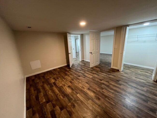 Building Photo - 2 bedroom Basement Apartment