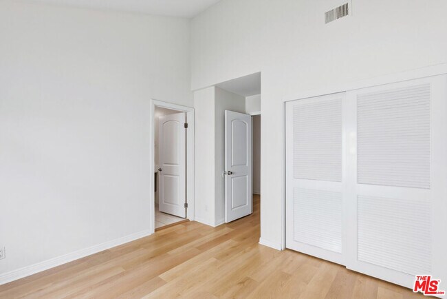 Building Photo - 832 15th St
