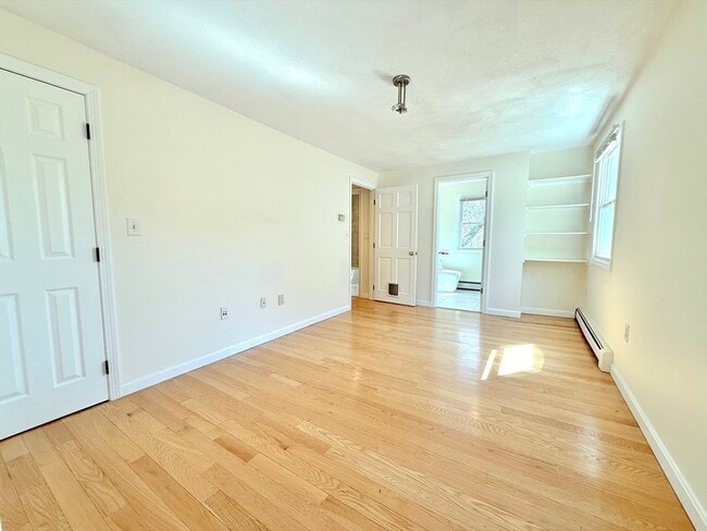 Building Photo - 6 Larch St