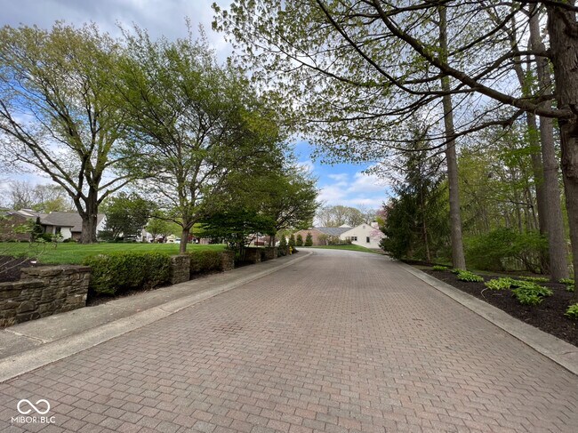 Building Photo - 1727 Creekside Ln W