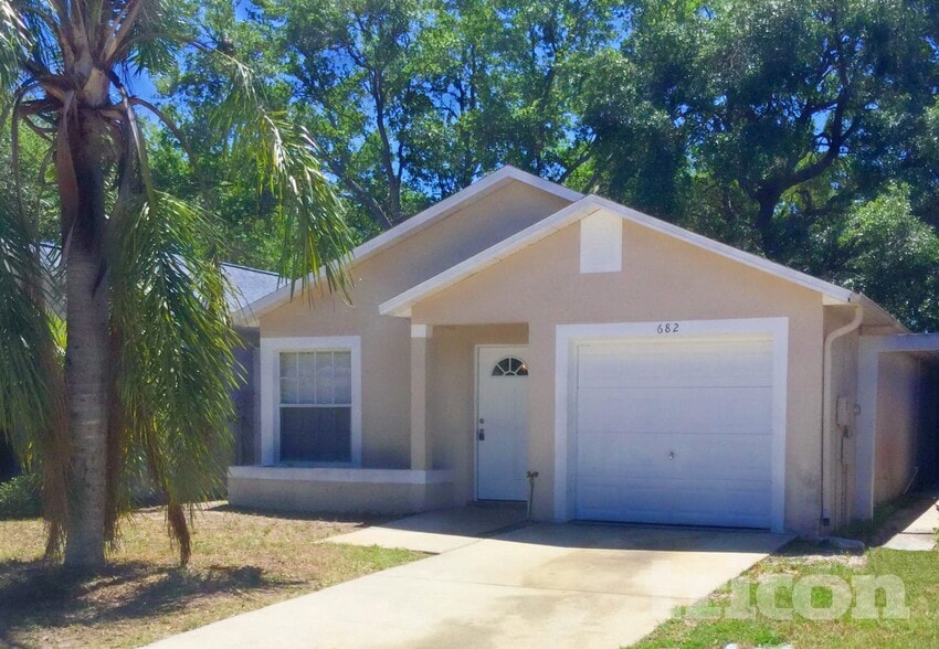 Building Photo - 682 Channing Dr