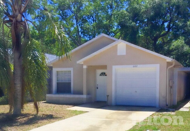 Building Photo - 682 Channing Dr